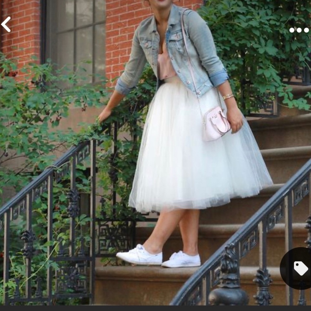 Elegant White Layered tulle Skirt